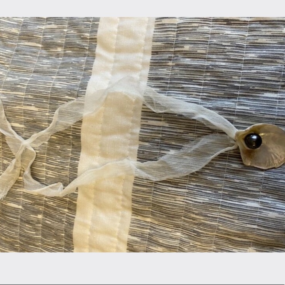 Black pearl necklace